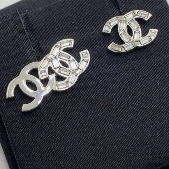 CHANEL Double CC Earrings Silver hardware With Crystals - Picture 2 of 8